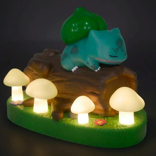 LUZ PORTATIL DE BULBASAUR CON ESCENA ILUMINADA - XtremePlay Colombia