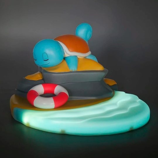 LUZ PORTATIL DE SQUIRTLE CON ESCENA ILUMINADA - XtremePlay Colombia