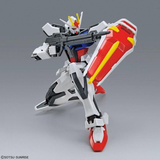 MAQUETAS DE MODELO ORIGINAL 10 STRIKE GUNDAM BANDAI HOBBY EG 1/144 - XtremePlay Colombia